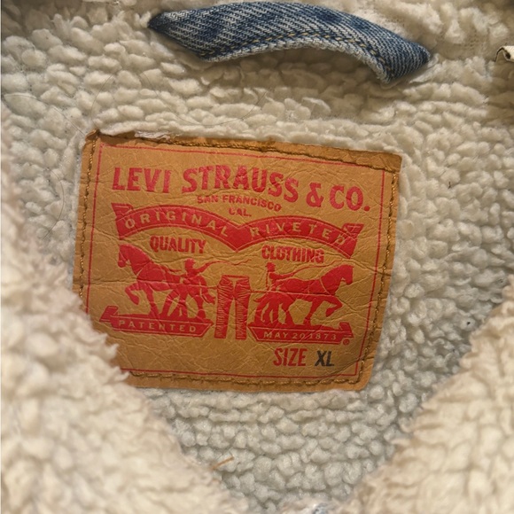 Levi’s denim and Sherpa jacket - Picture 4 of 6